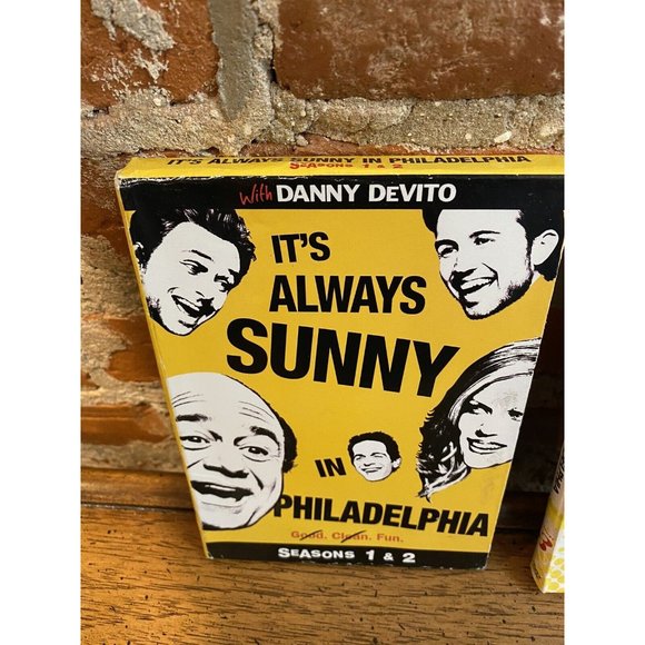It's Always Sunny in Philadelphia: Season 1 & 2 Plus Season 3 - Picture 2 of 3